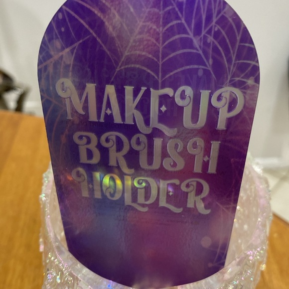 NWT.  Skull, makeup brush holder. - Picture 3 of 11